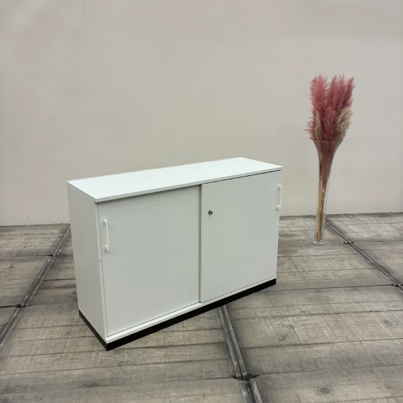 Kinnarps Schrank weiß Holz 2OH 2 Einlegeböden Sideboard Büro gebraucht
