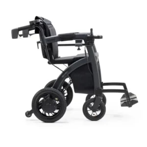 Seitenansicht des Rollz Motion Electric in der Elektrorollstuhl-Konfiguration. Das faltbare 3-in-1-Mobilitätshilfsmittel kombiniert Rollator, Transportrollstuhl und Elektrorollstuhl in einem ergonomischen Design mit stabilen Rädern und klappbarer Fußstütze.