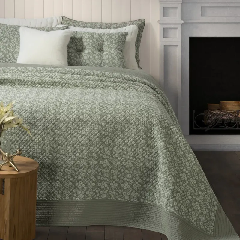Maggie green flowered quilt – 100% cotton bedding by Brunelli