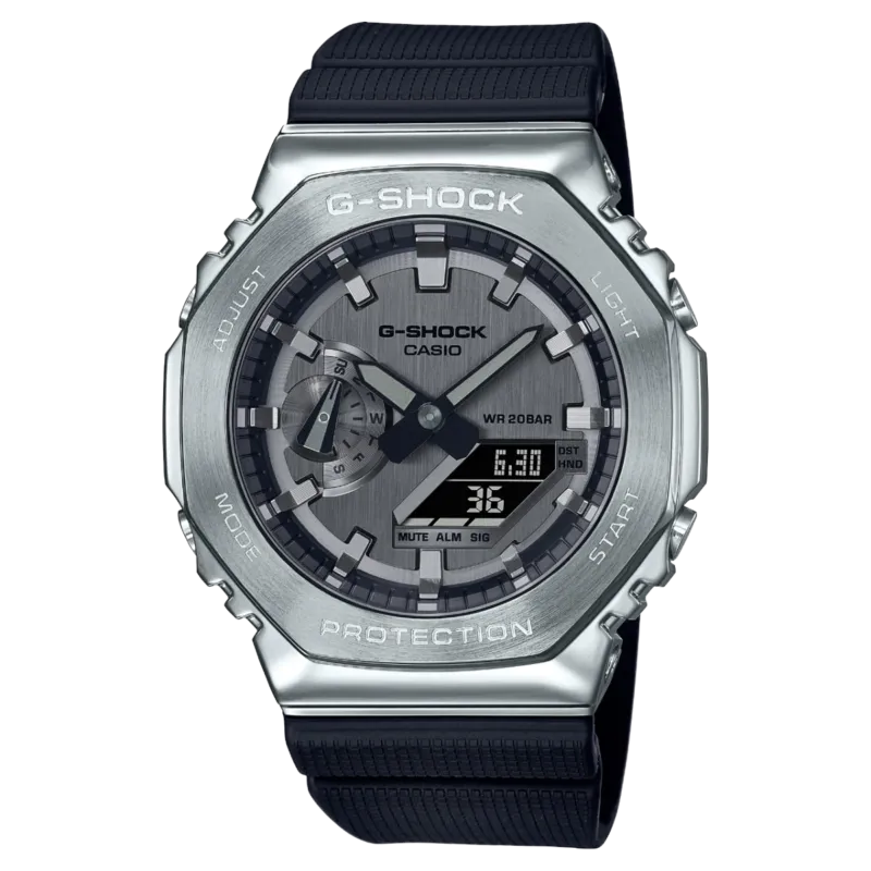 G-SHOCK GM-2100 Uhr mit silbernem Metallgehäuse und schwarzem Armband, dunklem Zifferblatt